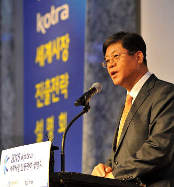 김재홍 KOTRA 사장이 6일 서울 삼성동 코엑스 인터콘티넨탈호텔에서 개최된 '2015년 세계시장 진출전략 설명회'에서 개회사를 하고있다.<KOTRA 제공>